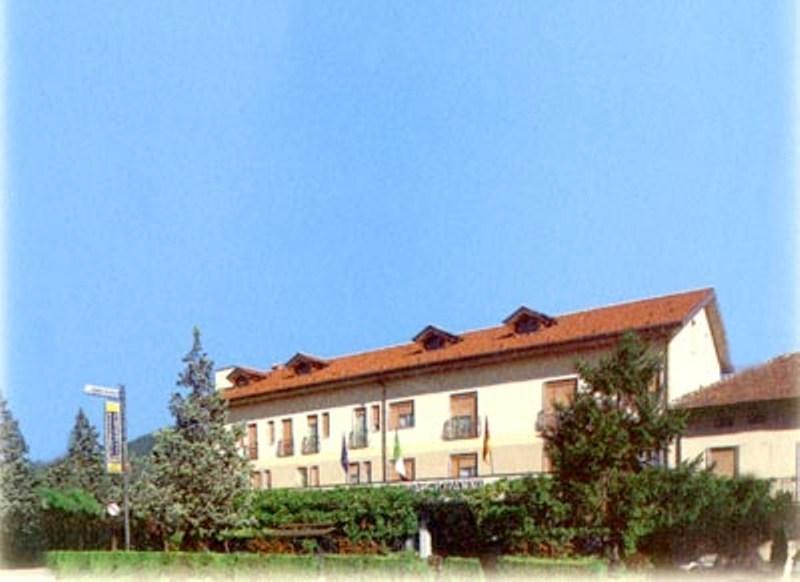 Ristorante Albergo Da Giovanni Carvico ภายนอก รูปภาพ