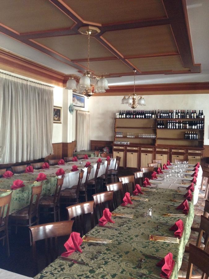 Ristorante Albergo Da Giovanni Carvico ภายนอก รูปภาพ