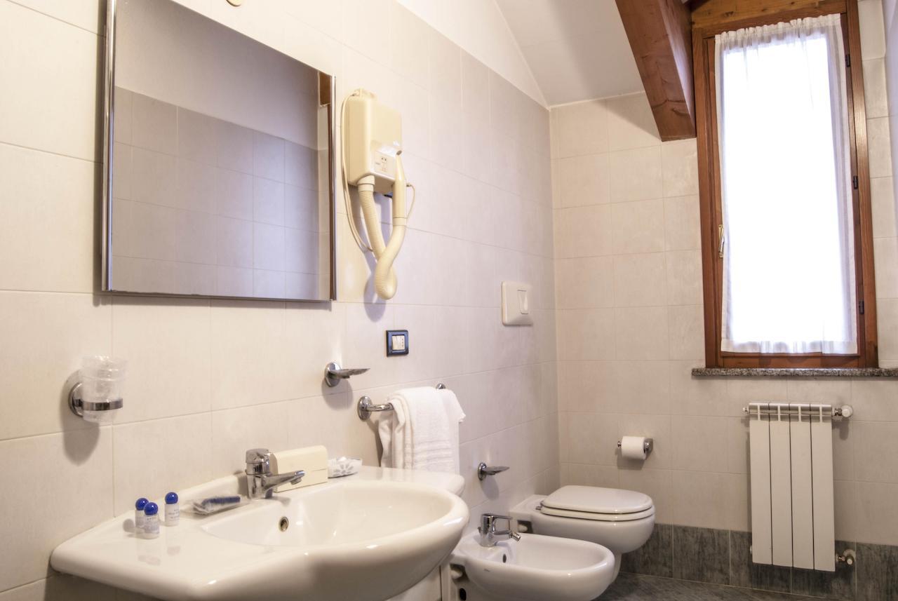 Ristorante Albergo Da Giovanni Carvico ภายนอก รูปภาพ
