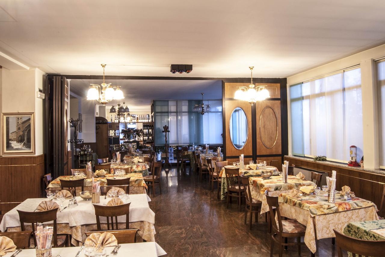 Ristorante Albergo Da Giovanni Carvico ภายนอก รูปภาพ